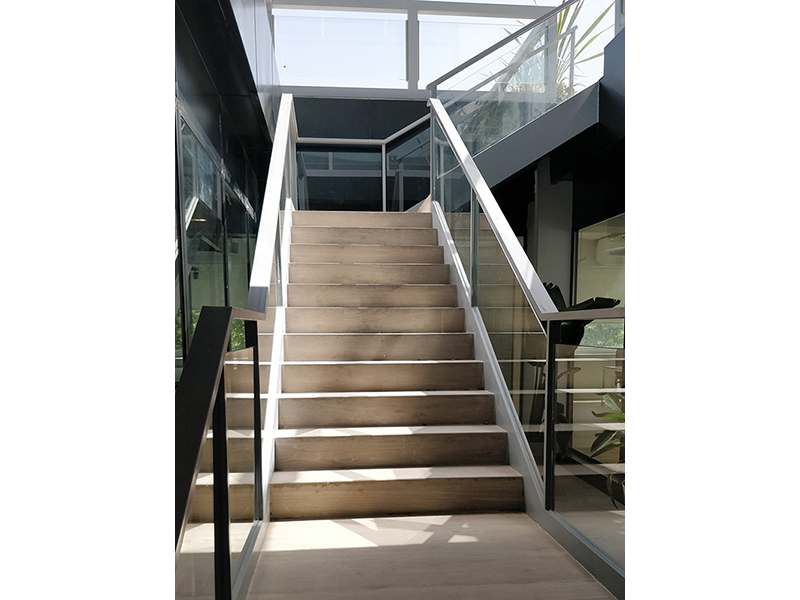 3 escalera int r